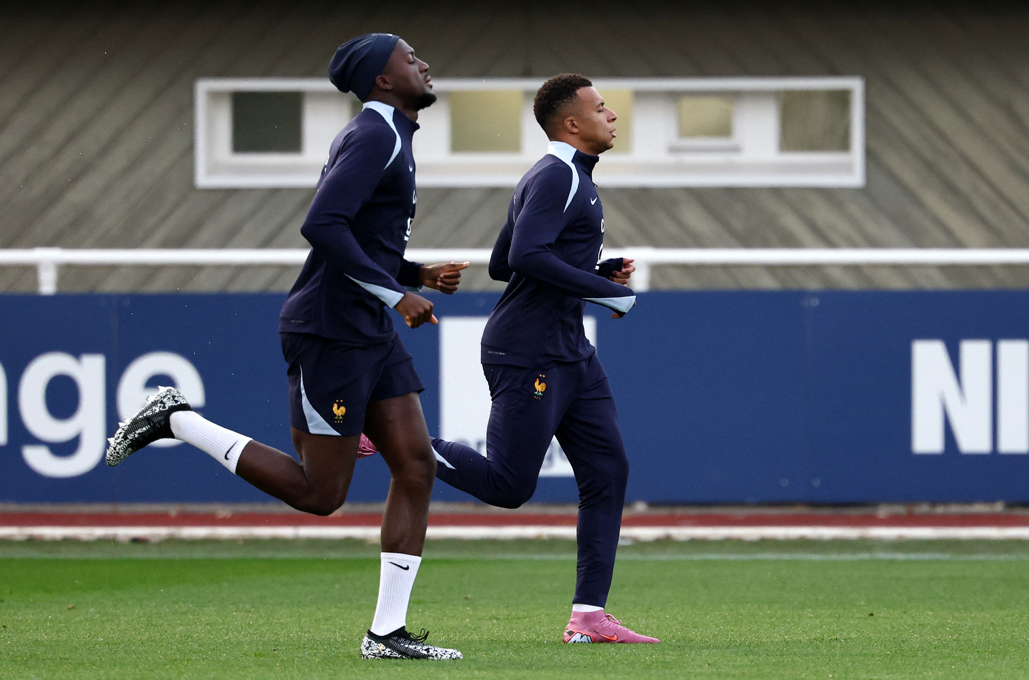 九游体育-包含赛前体能课后，罗马调整名单备战法国杯，悬念犹存，年轻球员得到机会的词条